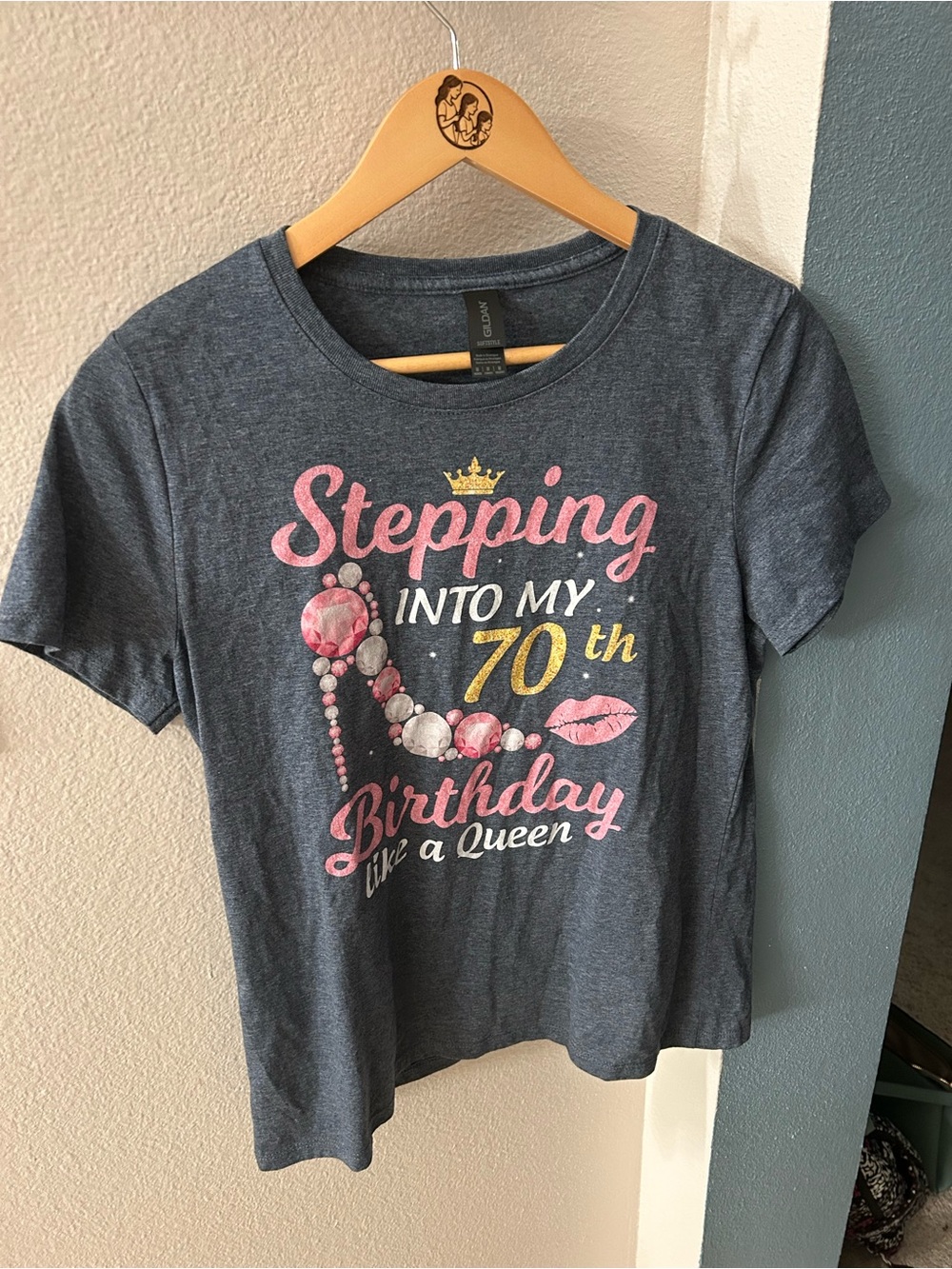 Women’s Gray 'Stepping into My 70th Birthday' Graphic Tee size medium
